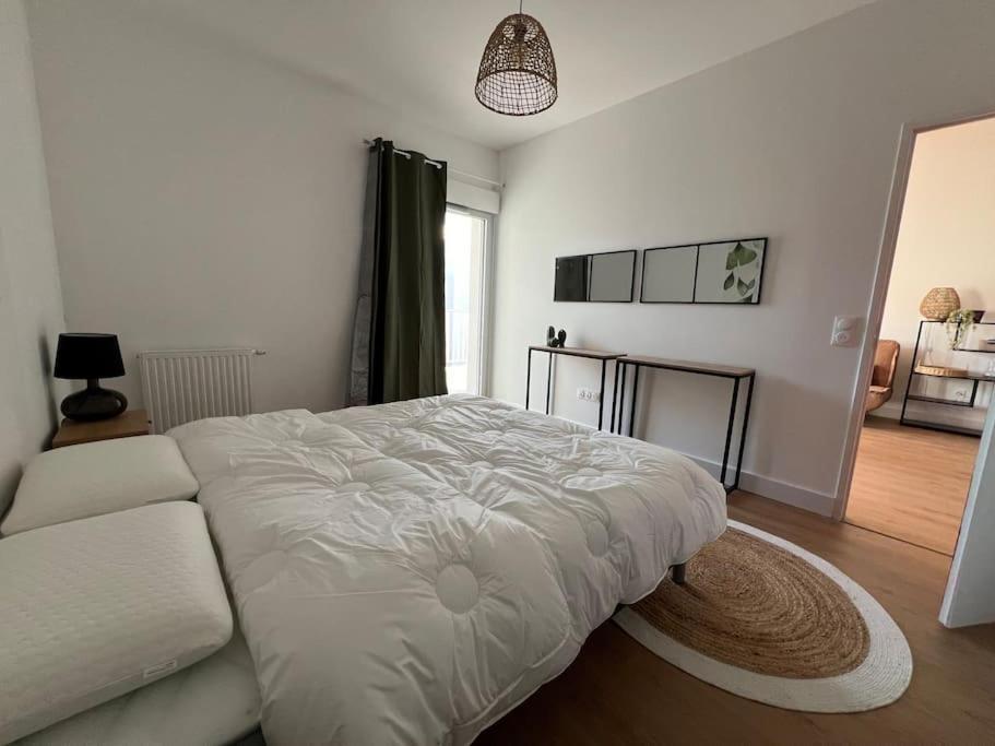 Appartement 48 M2 Neuf 150m De La A307 *